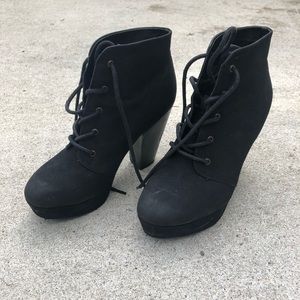 Blck Chunky Heel Lace-up Ankle Booties